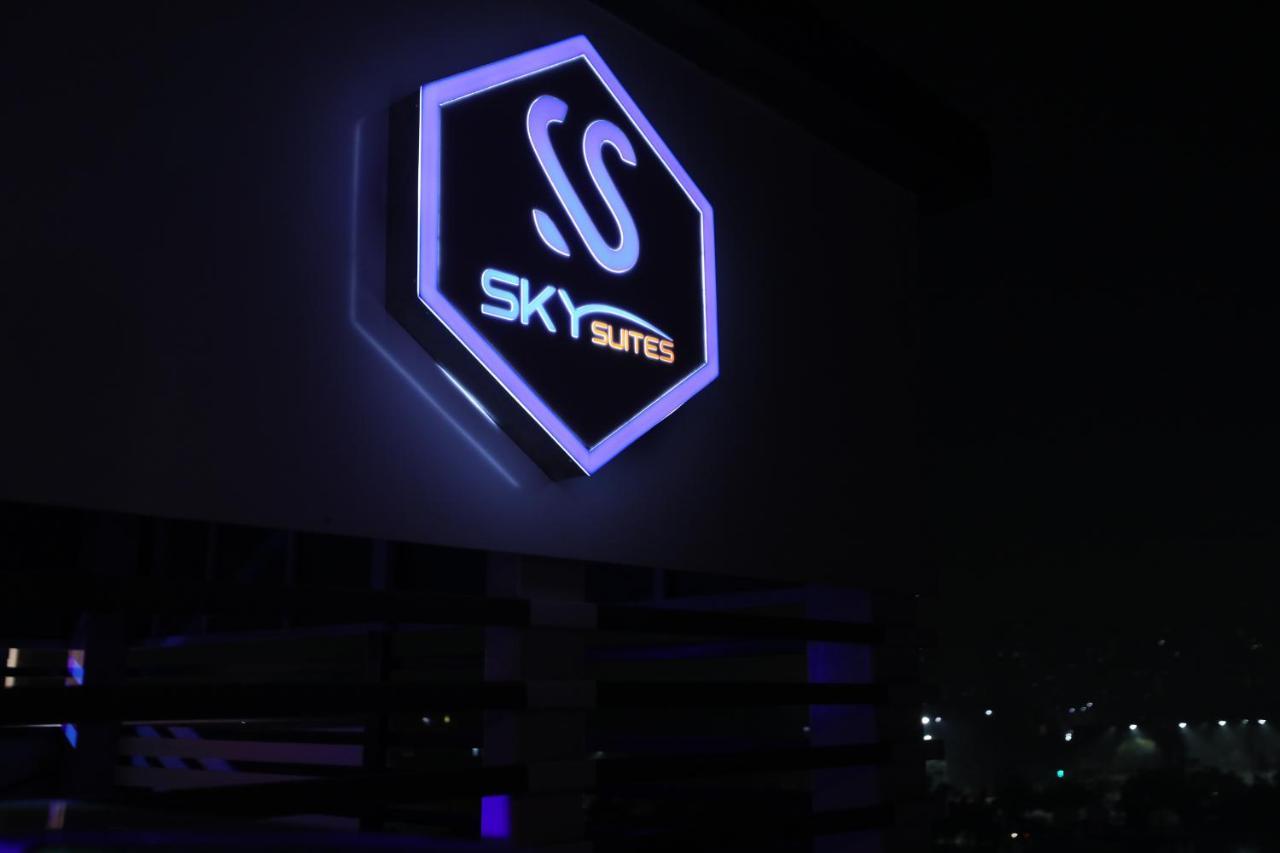 Sky Suites Γκουργκάον Εξωτερικό φωτογραφία