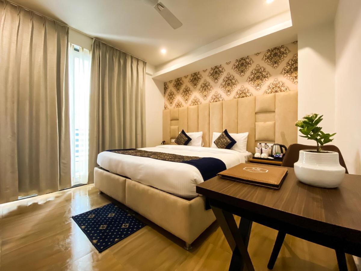 Sky Suites Γκουργκάον Εξωτερικό φωτογραφία