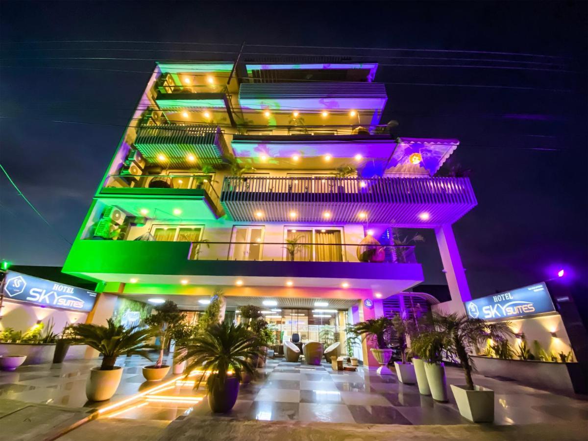 Sky Suites Γκουργκάον Εξωτερικό φωτογραφία