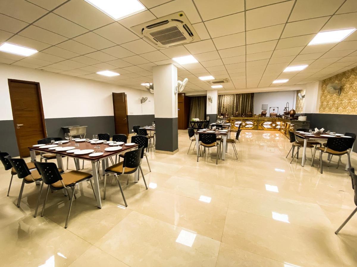 Sky Suites Γκουργκάον Εξωτερικό φωτογραφία