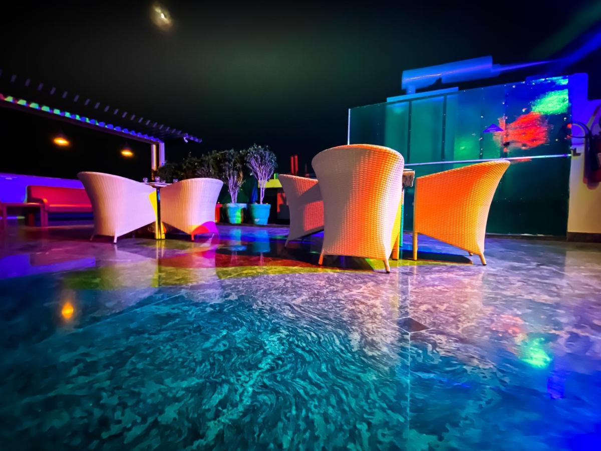 Sky Suites Γκουργκάον Εξωτερικό φωτογραφία