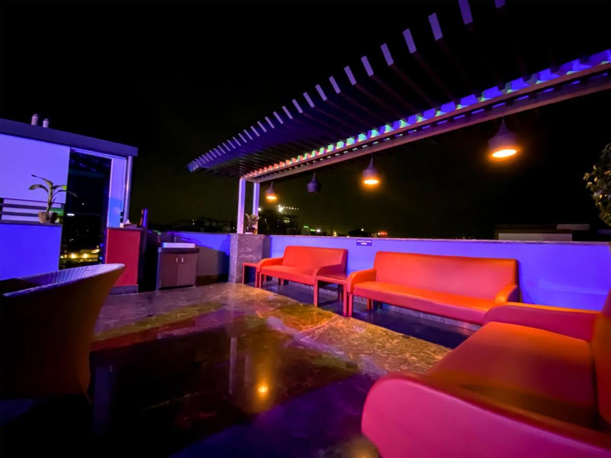 Sky Suites Γκουργκάον Εξωτερικό φωτογραφία