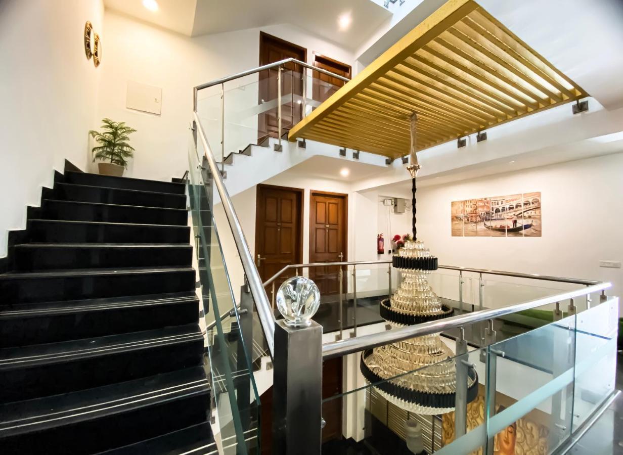 Sky Suites Γκουργκάον Εξωτερικό φωτογραφία